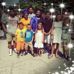 Meet your Posher, Mona